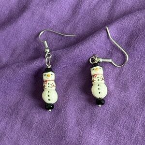 Charming Snowman Earrings - White and Black